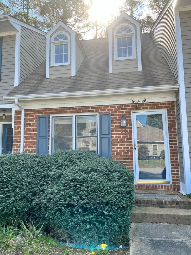 Building Photo - 55 Forest Oaks Dr