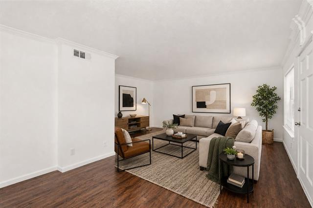 Foto del edificio - 7929 Royal Ln
