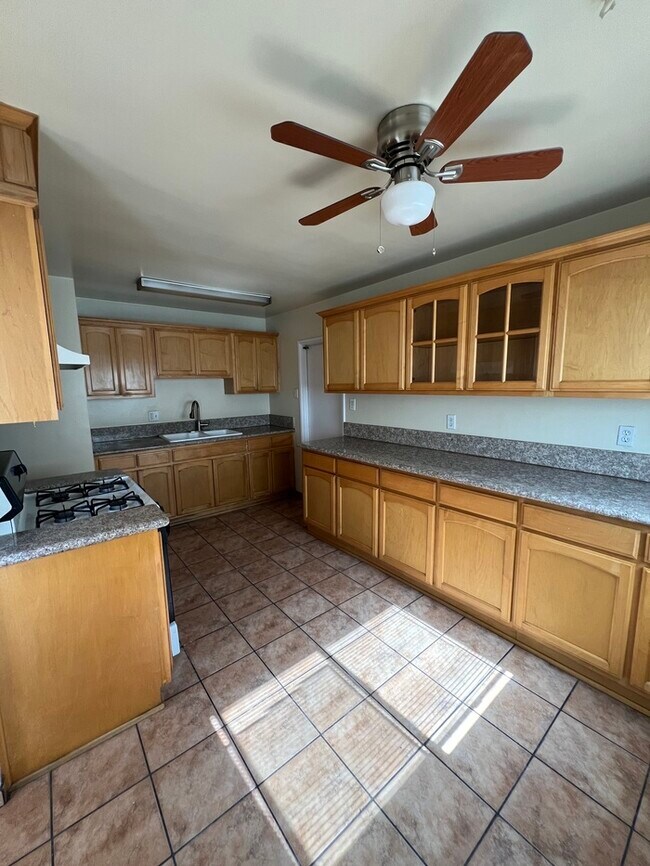 Foto del edificio - 3 Bedroom 1 Bath Unit