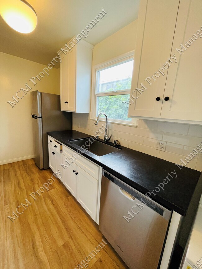 Unit #4 Kitchen - 1200 Crenshaw Blvd
