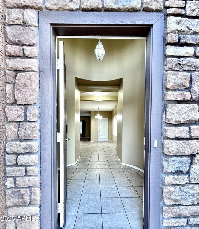 Building Photo - 14841 W Desert Hills Dr