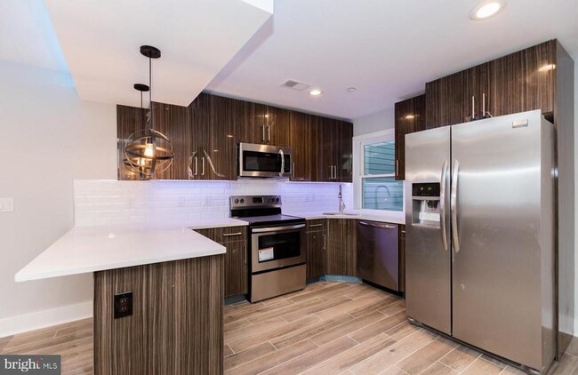 Building Photo - 2564 Frankford Ave