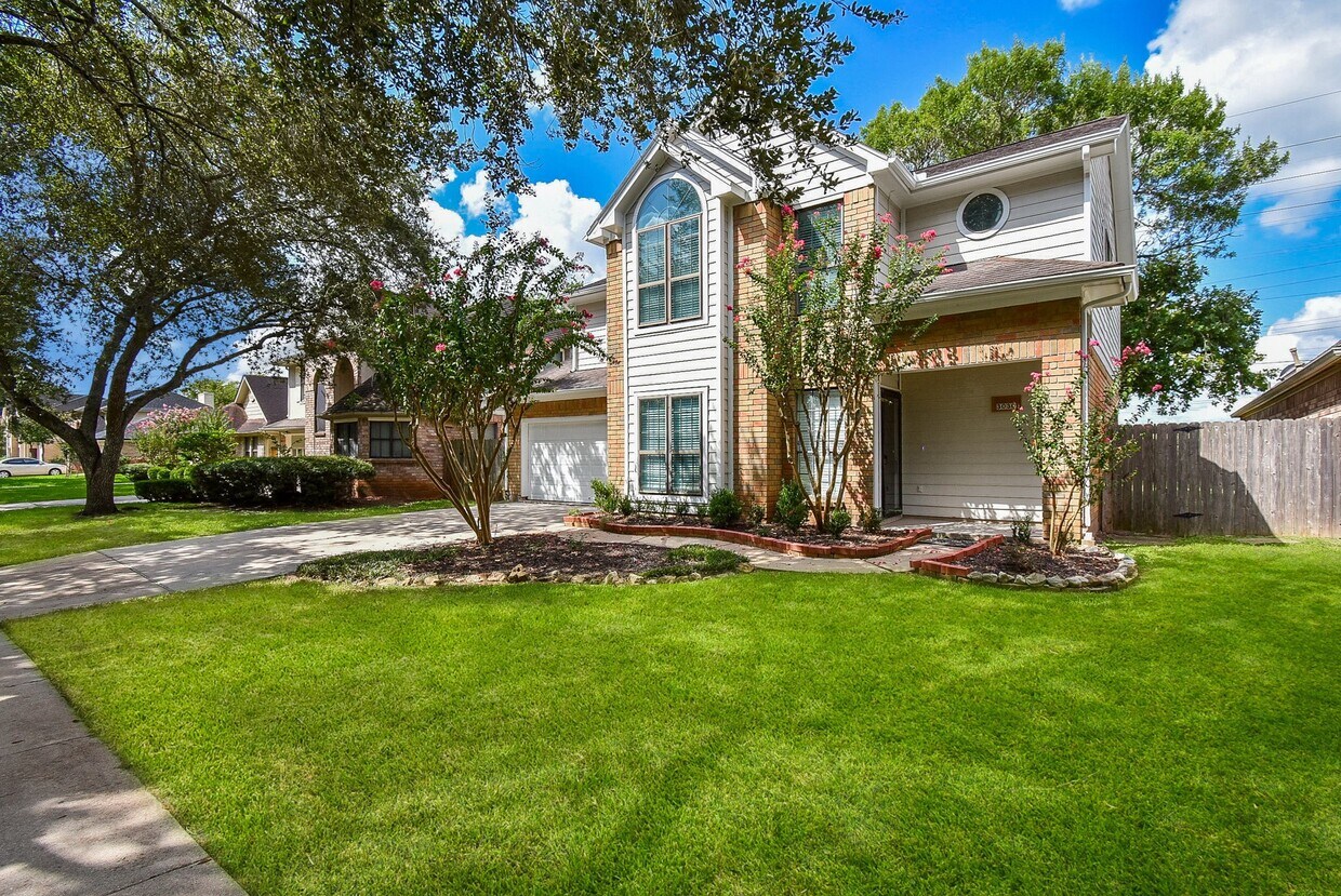 Foto principal - 3030 Great Lakes Ave