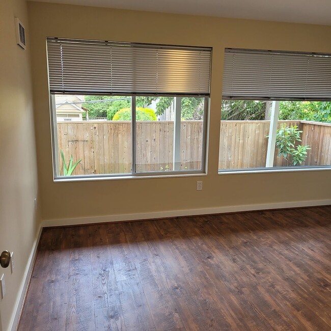 Building Photo - 3021 Magnolia