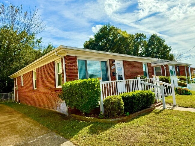 Building Photo - ***Renovated 3 Bedroom Ranch*Near Casino & Naval Hospital & Shipyard