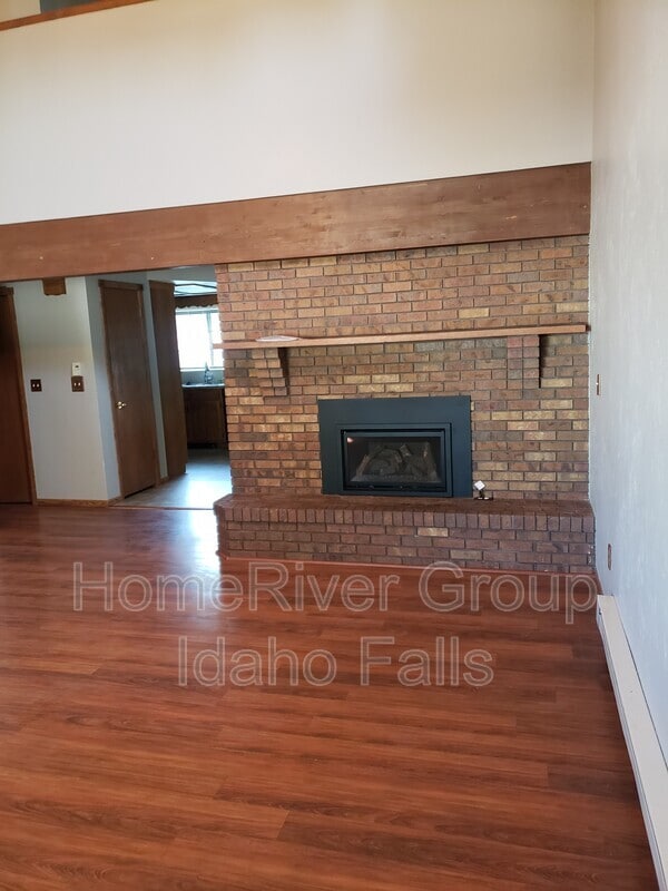 Building Photo - 1545 Bluebird Ln