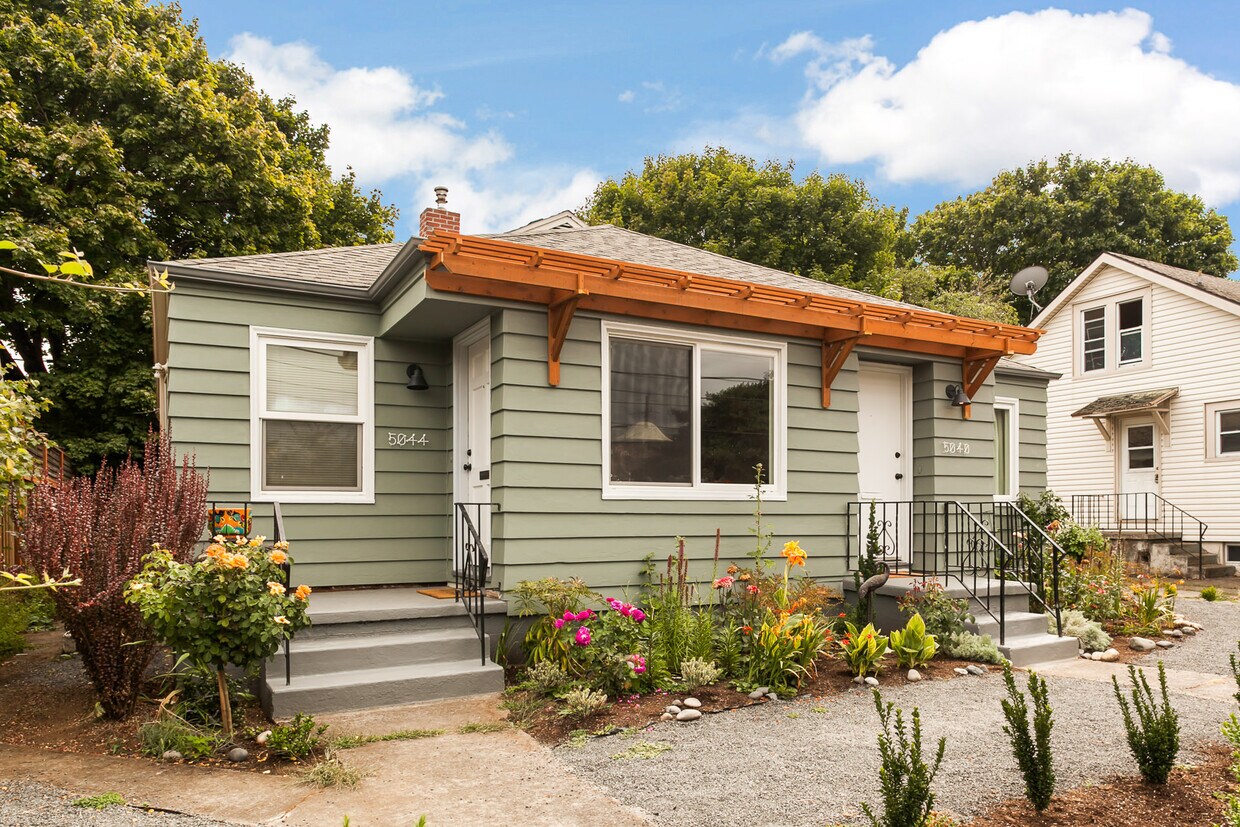 Primary Photo - 5040 N Williams ave