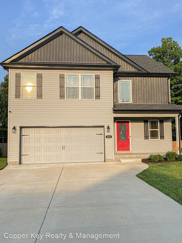 Foto principal - 3 br, 2.5 bath House - 528 Medallion Circle
