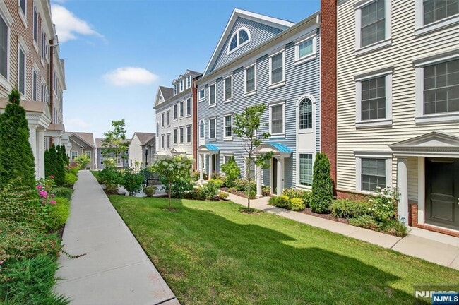 Building Photo - 283 Bradley Dr