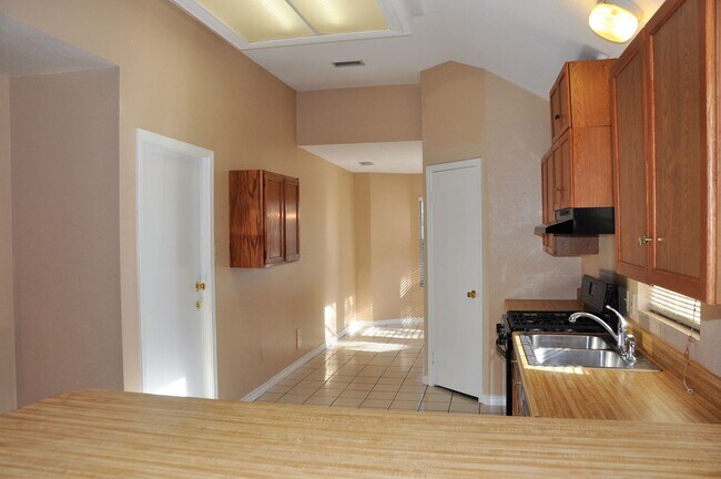 Foto del edificio - Spacious One Story in Highland Meadow
