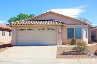 Building Photo - 8832 N Mesquite Bluffs Pl