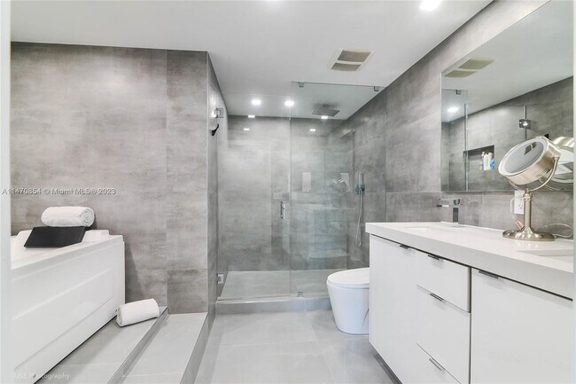 Building Photo - 9801 Collins Ave