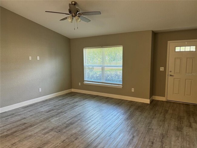 Foto del edificio - 81 Fir Dr