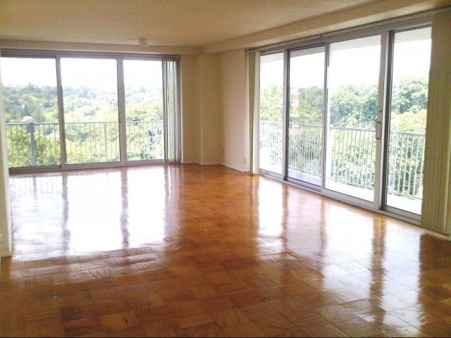 Living Area - Hopkins House Apartments