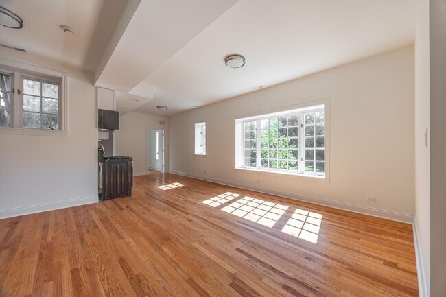 Photo - 3107 North Harding Avenue #2E Apartment
