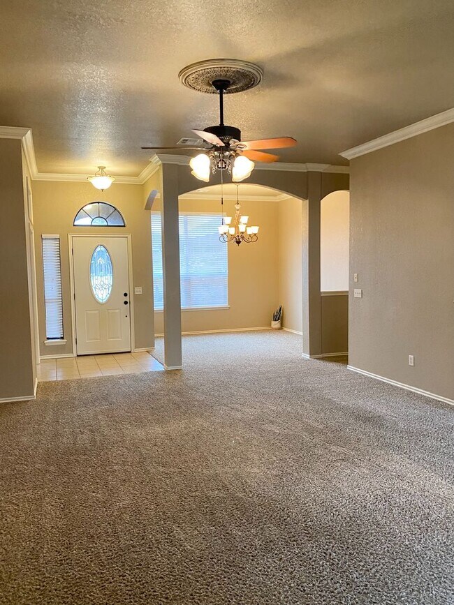 Building Photo - Great Family Home in the Heatherwood Addit...