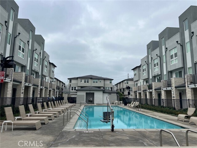 Building Photo - 1315 W Cara Dr