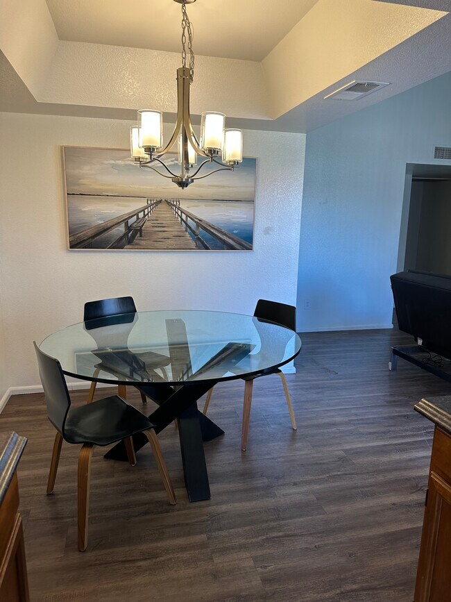 Foto del edificio - 10610 S 48th St