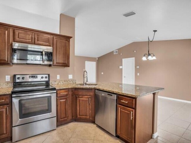 Building Photo - 3 Bedroom Single Family Home in Lehigh Acres