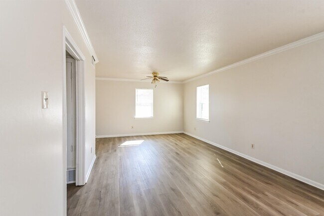 Foto del edificio - 3069 Churchill St