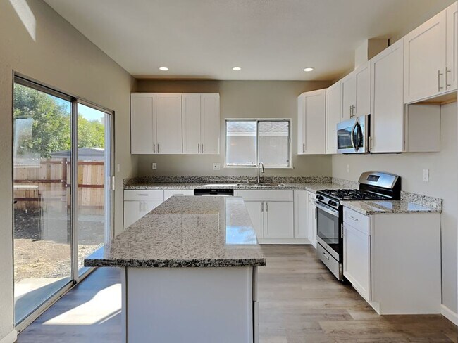 Foto del edificio - 370 Hibiscus Ln