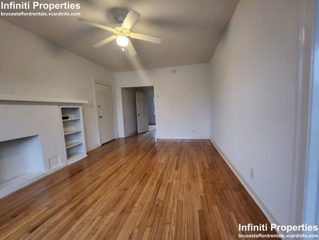 Foto del edificio - 1417 W 82nd St