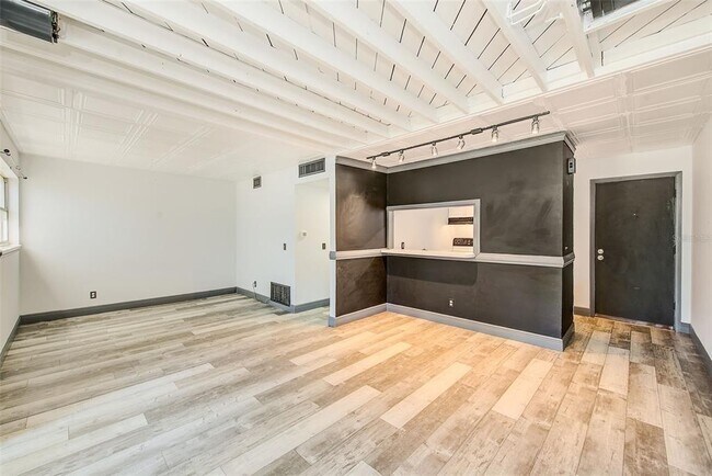Building Photo - 10453 Carrollbrook Cir