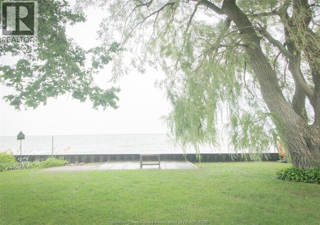 Photo du bâtiment - 804 Point Pelee Dr