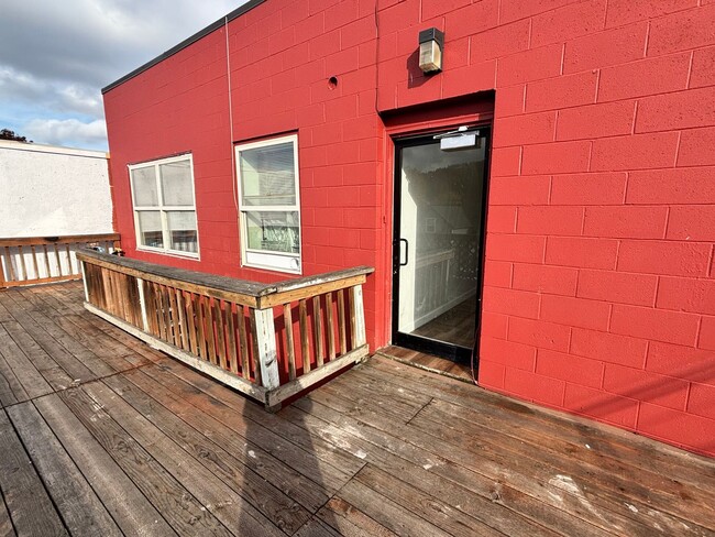 Building Photo - WS1580-B