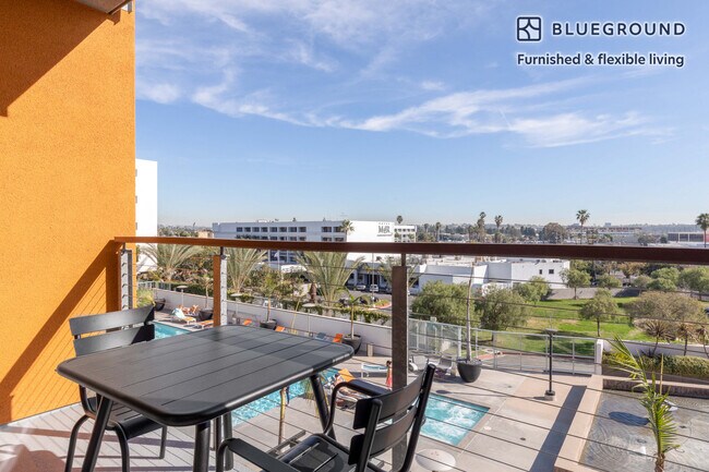 Foto del edificio - 13488 Maxella Ave