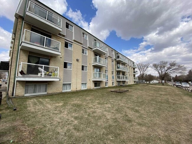 Building Photo - Meadow Green Apartments