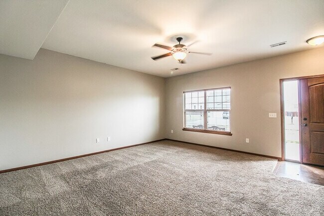 Building Photo - 2603 Buttonwood Dr