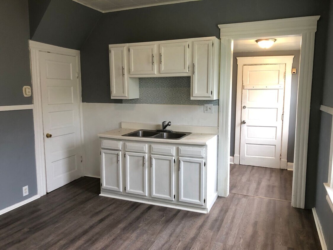Primary Photo - 3 BED 1 BATH SINGLE FAMILY HOME IN THE CLA...