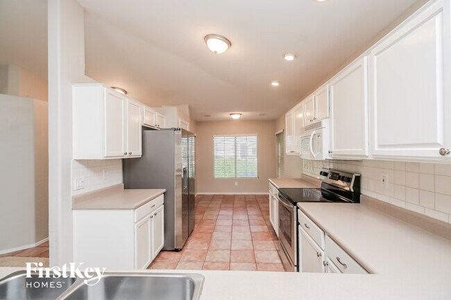 Foto del edificio - 701 E Cantebria Dr