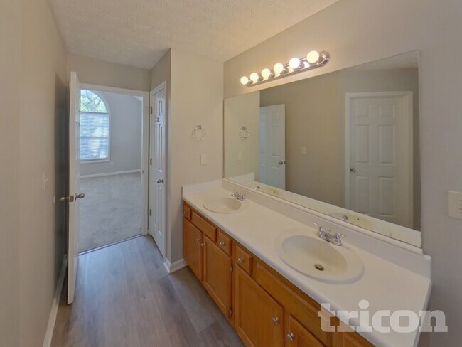 Building Photo - 5301 Brookshire Ct