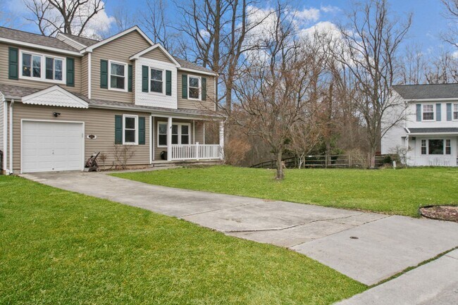 Foto del edificio - LAWN SERVICE IS INCLUDED WITH THIS PREMIUM...