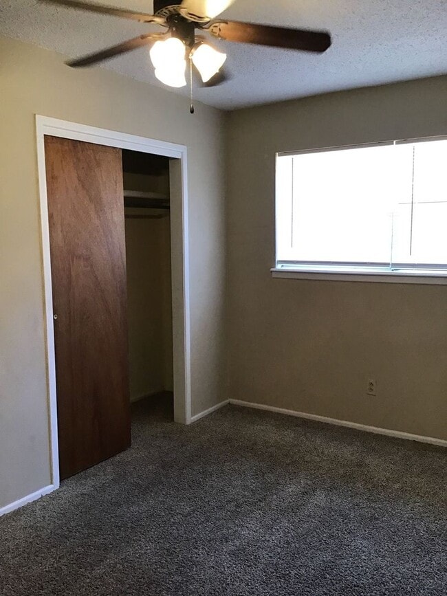 Building Photo - 301 Gayland Dr