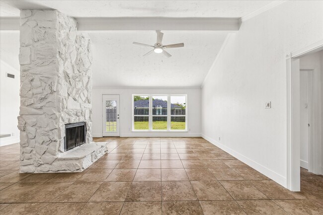 Foto del edificio - 10111 Limewood Ln
