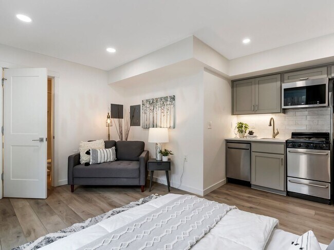 Foto del edificio - HALF OFF FIRST FULL MONTH AND EXPANDED VIE...