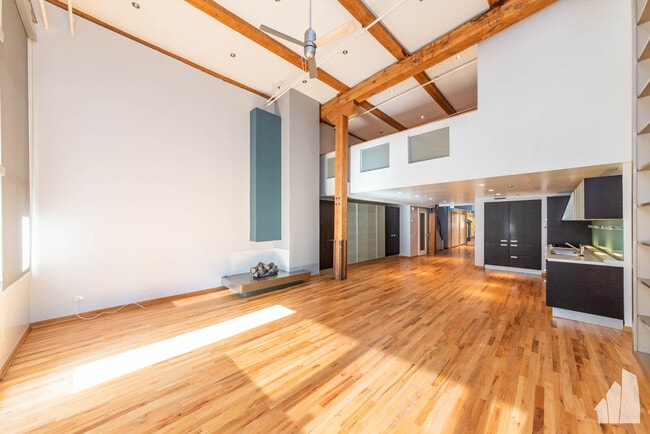 Building Photo - 1000 W Washington Blvd