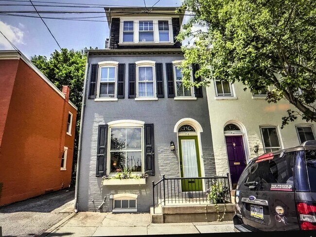 Building Photo - 316 N Mary St