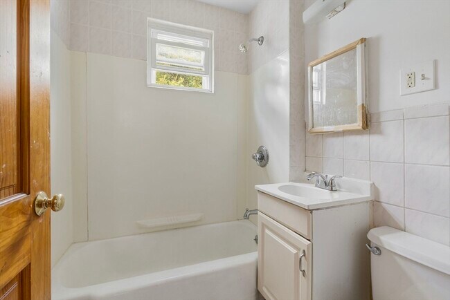 Foto del edificio - 235 Webster Ave