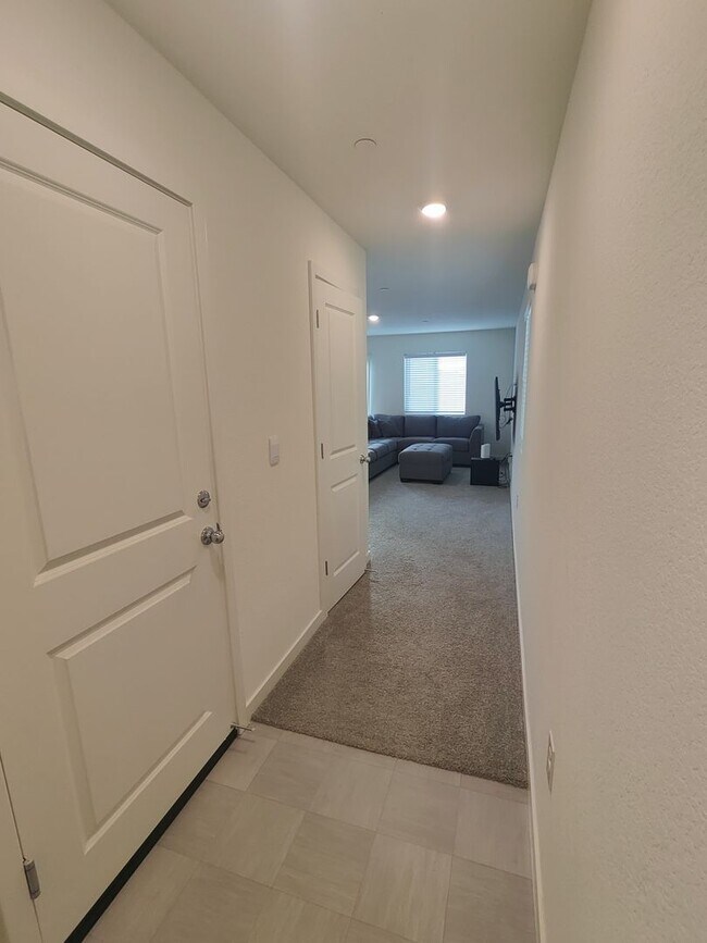 Building Photo - Beautiful 2024 Built 4/2.5 - New Subdivision!
