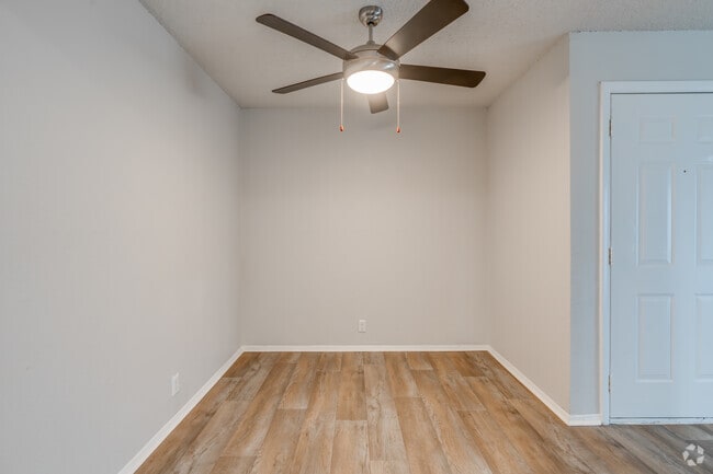 3BR, 2BA - 1100SF - Dining Area - The Arden Overlook