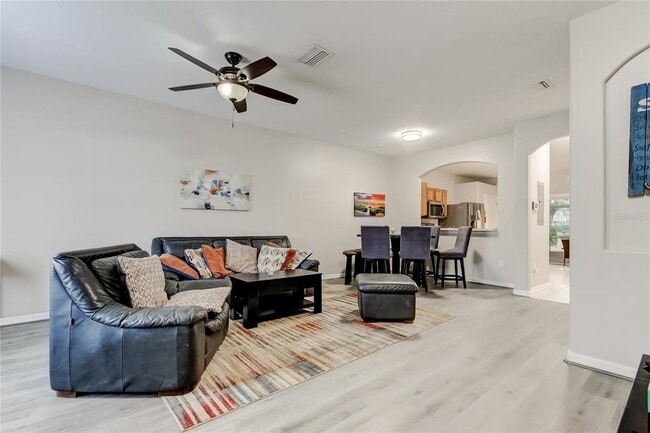 Building Photo - 1138 Hillhurst Dr