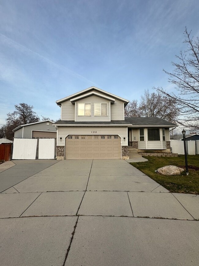 Building Photo - 102 W 5885 S