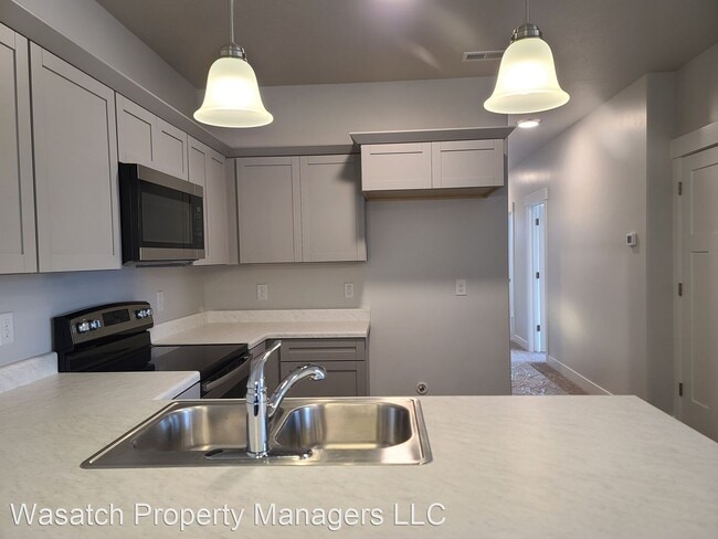 Building Photo - 3 br, 2 bath House - 1937 N. 3330 W. #D202