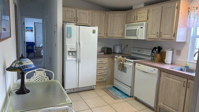 Foto del edificio - 2142 Nettles Blvd