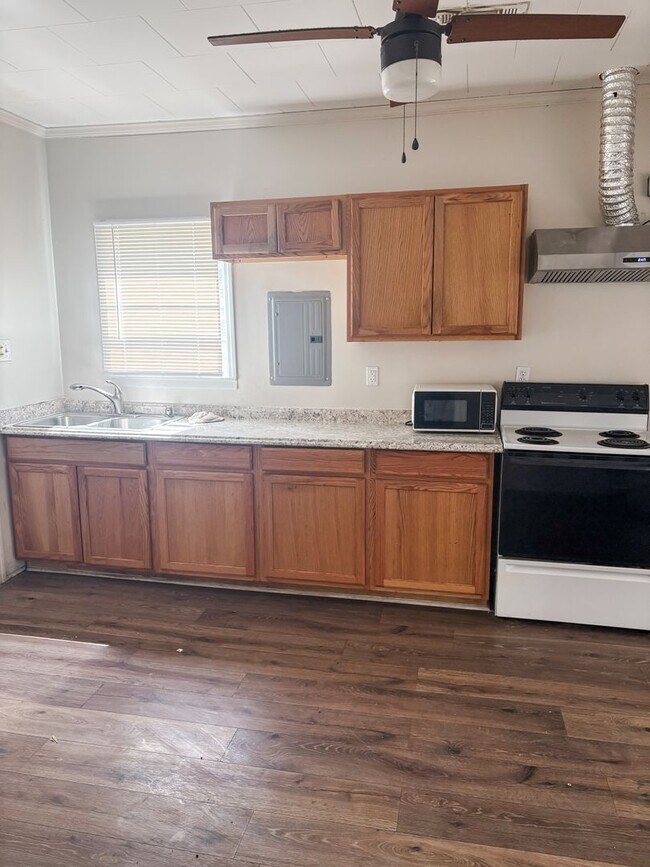 Foto del edificio - Affordable 2 BR 1 bath home