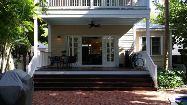 Building Photo - 205 Golf Club Dr